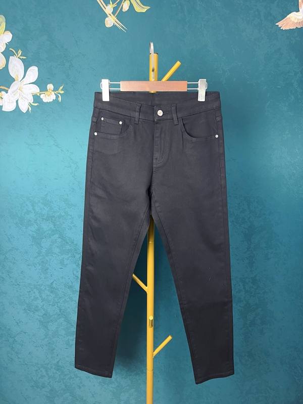 ブランドジーンズ背面デザイン